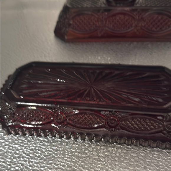 Vintage Avon Cape Cod collection butter dish in ruby red glass - Picture 3 of 12